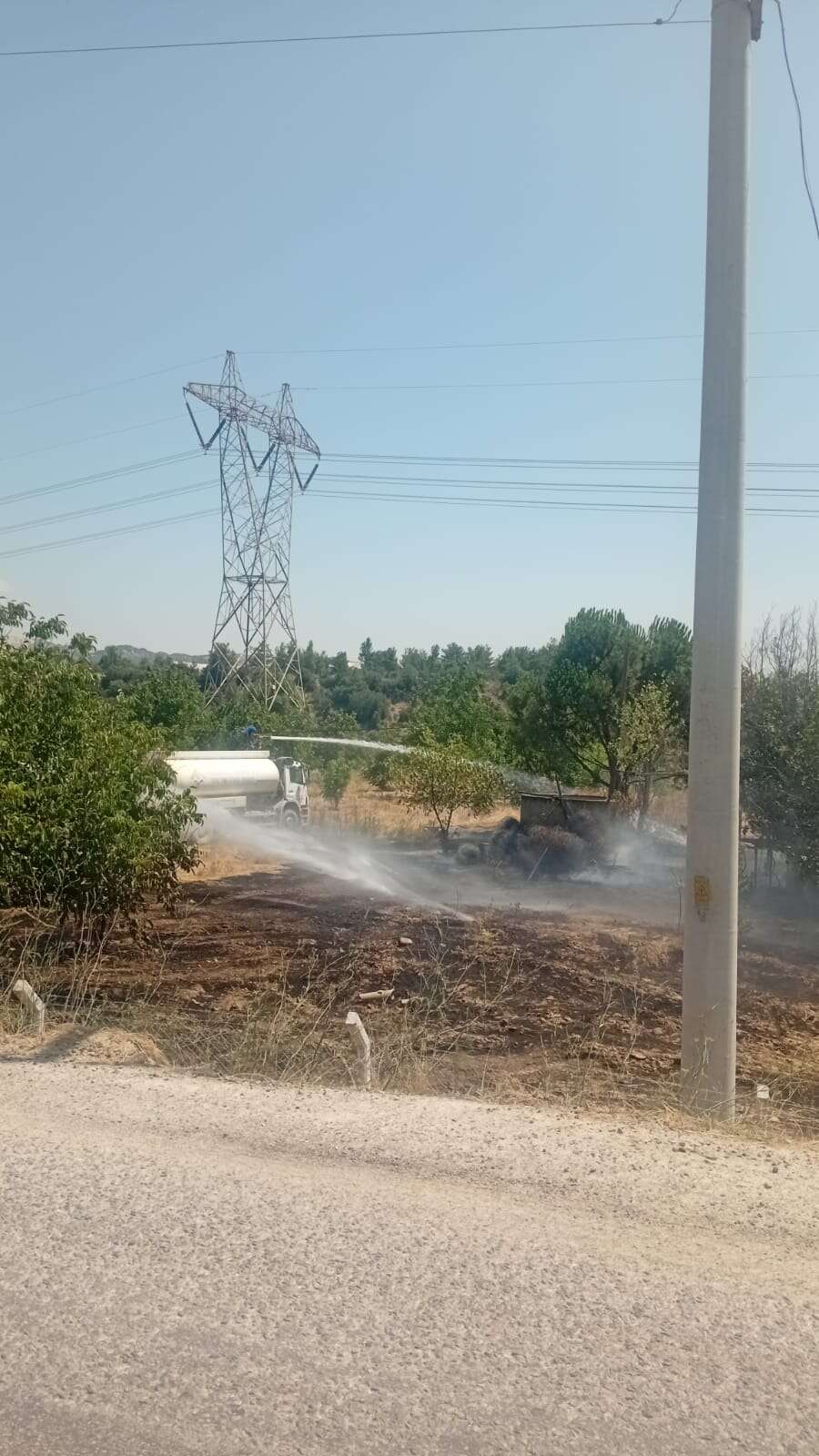 Yatağan'da Yangın: Elektrik Direğinden Çıkan Alevler Bahçelere Sıçradı 1